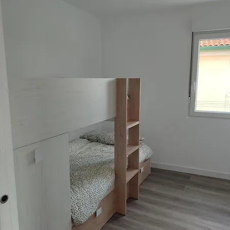 Piso De Tres A 50m De La Playa *